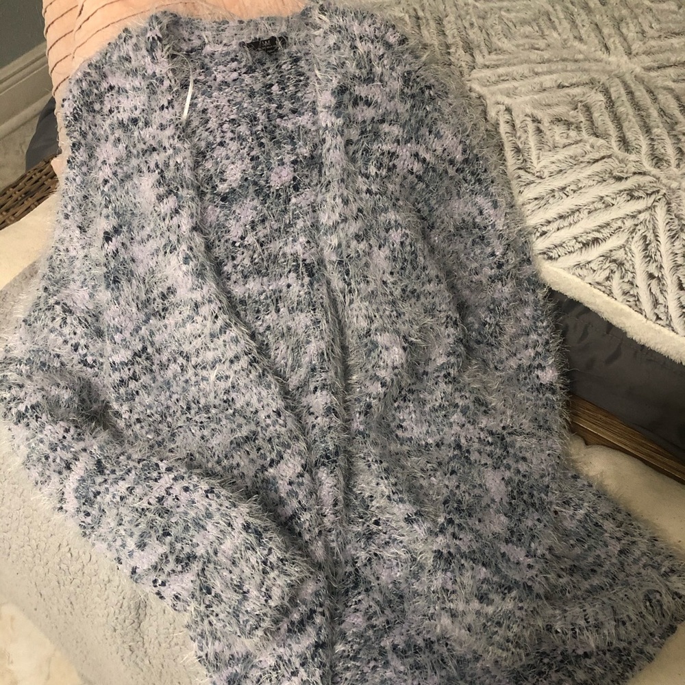 Súper cute and fluffy cardigan